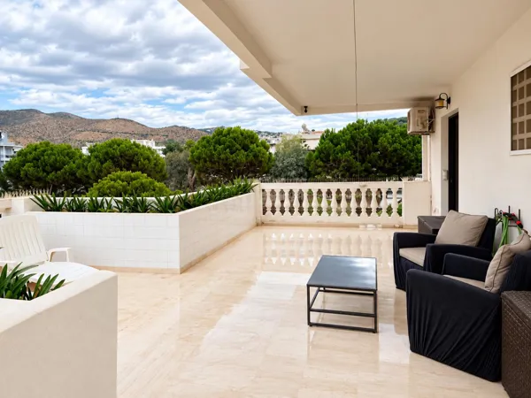 Excellent 3rd-Floor Renovated Penthouse Apartment in Glyfada - Glyfada, Athens, Attica