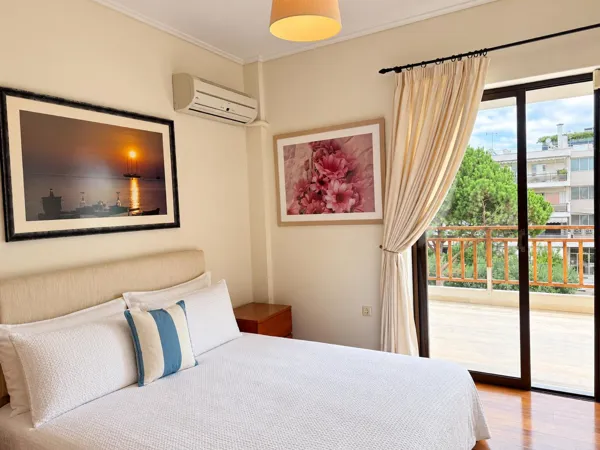 Excellent 3rd-Floor Renovated Penthouse Apartment in Glyfada - Glyfada, Athens, Attica