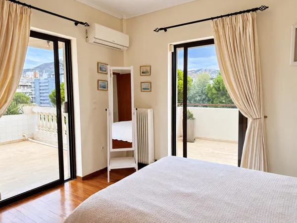 Excellent 3rd-Floor Renovated Penthouse Apartment in Glyfada - Glyfada, Athens, Attica