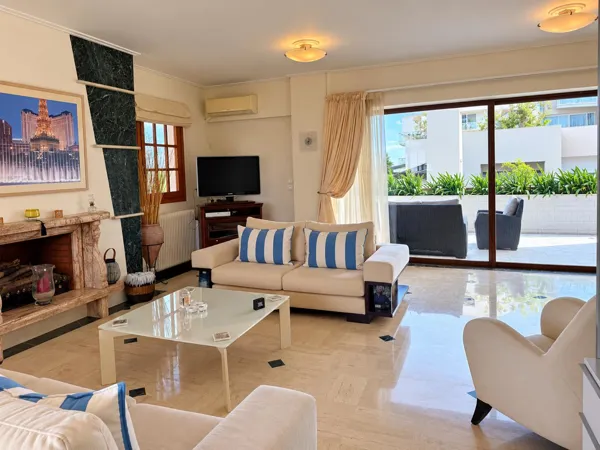 Excellent 3rd-Floor Renovated Penthouse Apartment in Glyfada - Glyfada, Athens, Attica
