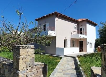 Modern 3 storey house close to the seashore