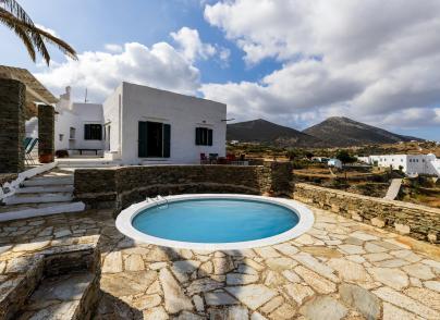 Traditional house with views to the sea and Castle