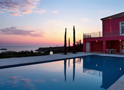 Seafront villa with sunset views 