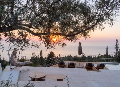 A brand new villa to introduce you to Greek beauty