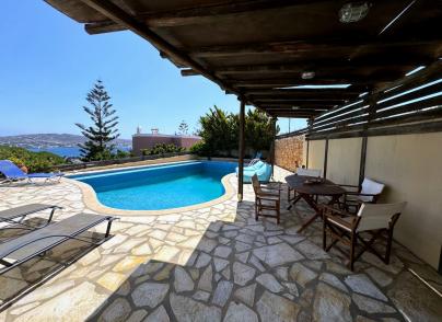 House with panoramic views to Foinikas bay and the sea