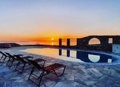 Villa with stunning views of the Aegean Sea