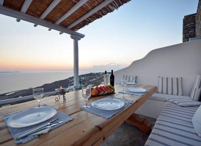 House with panoramic sea & sunset views