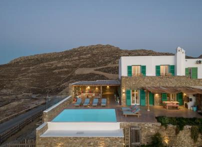 Beautiful residence overlooking the sunset and the Aegean Sea 