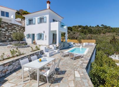 Holiday house with magnificent views