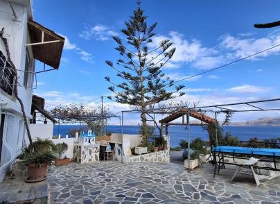 Seafront Detached Home with Stunning Sunrises!