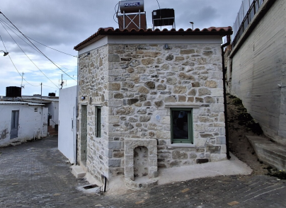 Fully Restored Stone Mews Maisonette