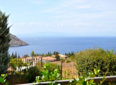 Elegant Seaside Villa with Panoramic Views in Anavyssos