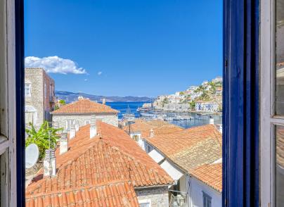 Charming property, with lovely views of the port, in Hydra