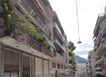Spacious Apartment with parking in Gyzi