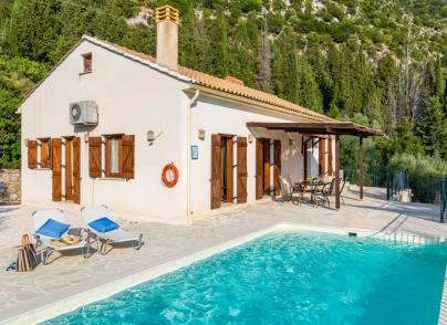 Charming holiday house facing the Ionian Sea and the majestic sunset 