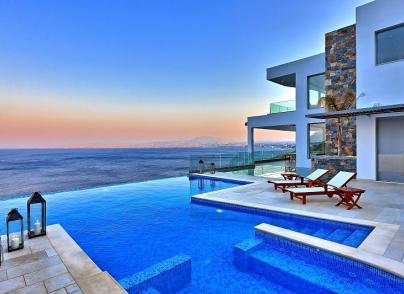 Prestigious seafront villa