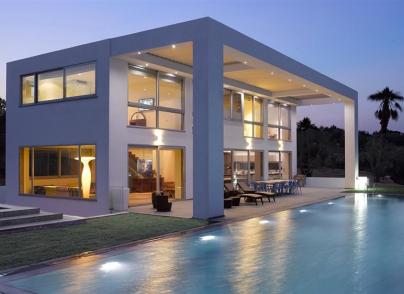 Graciously positioned modern villa