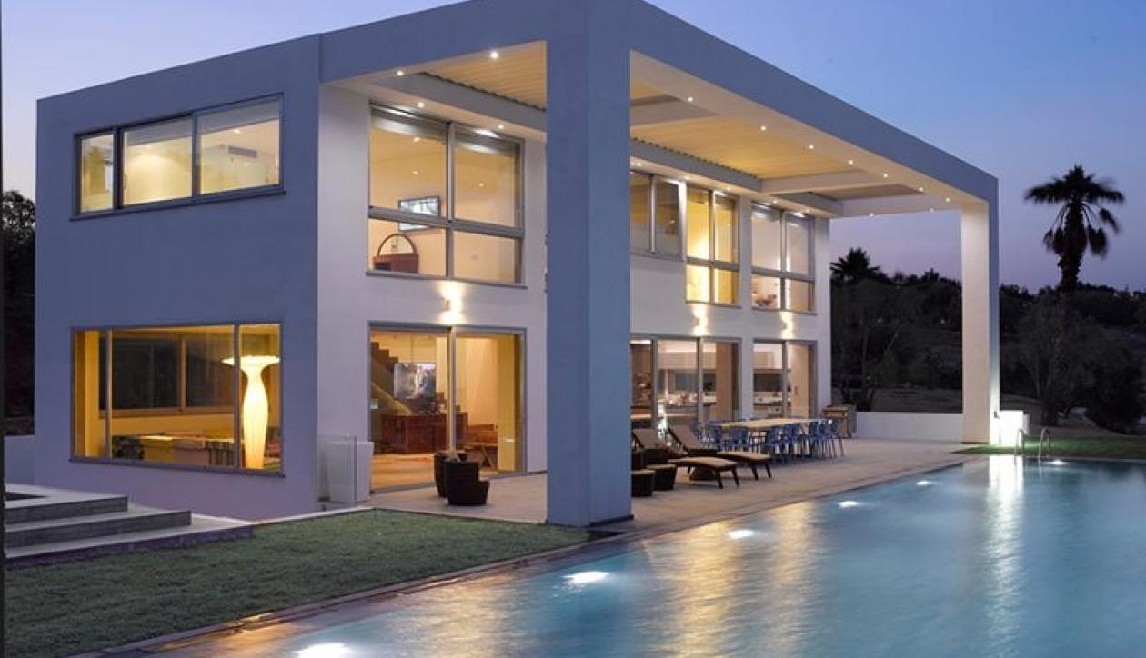 Graciously positioned modern villa