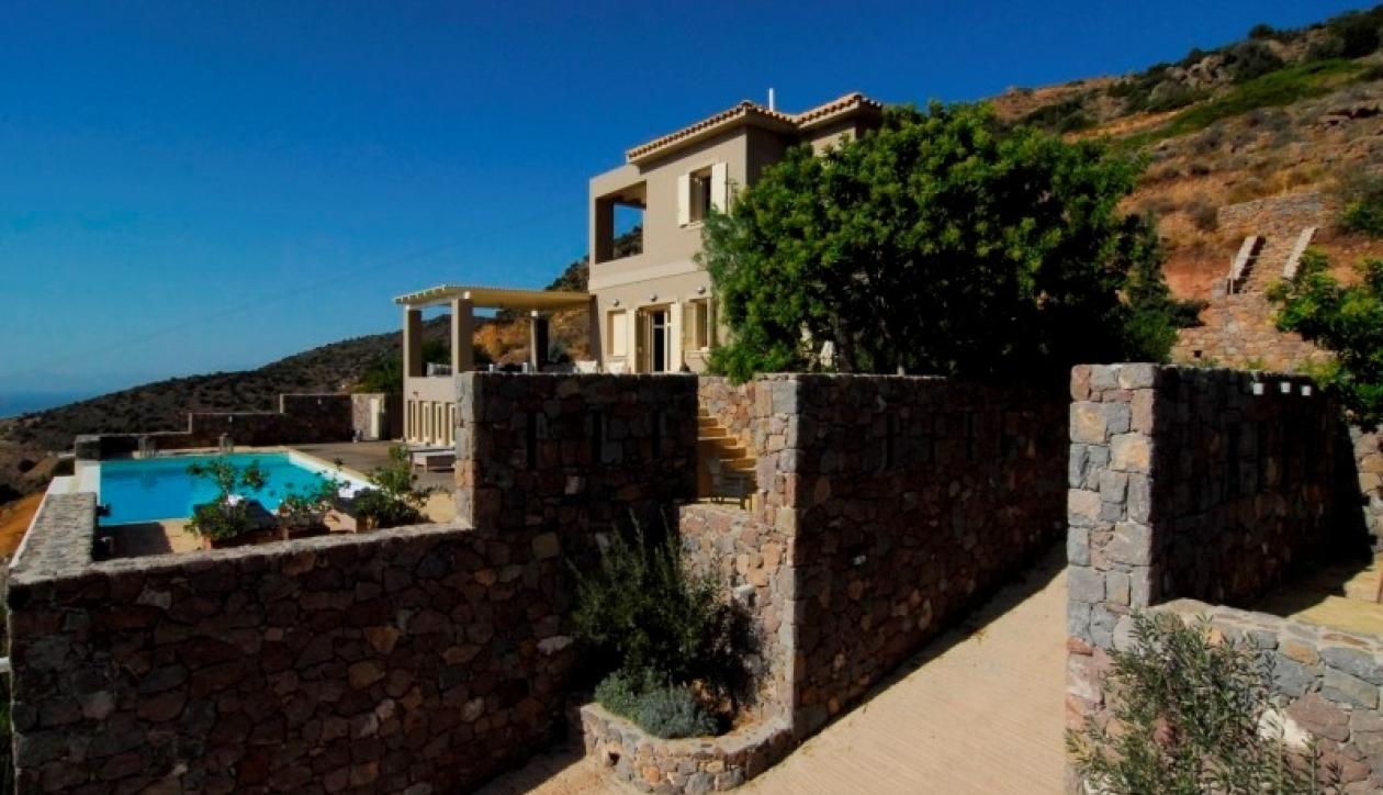 Villa with postcard sea views