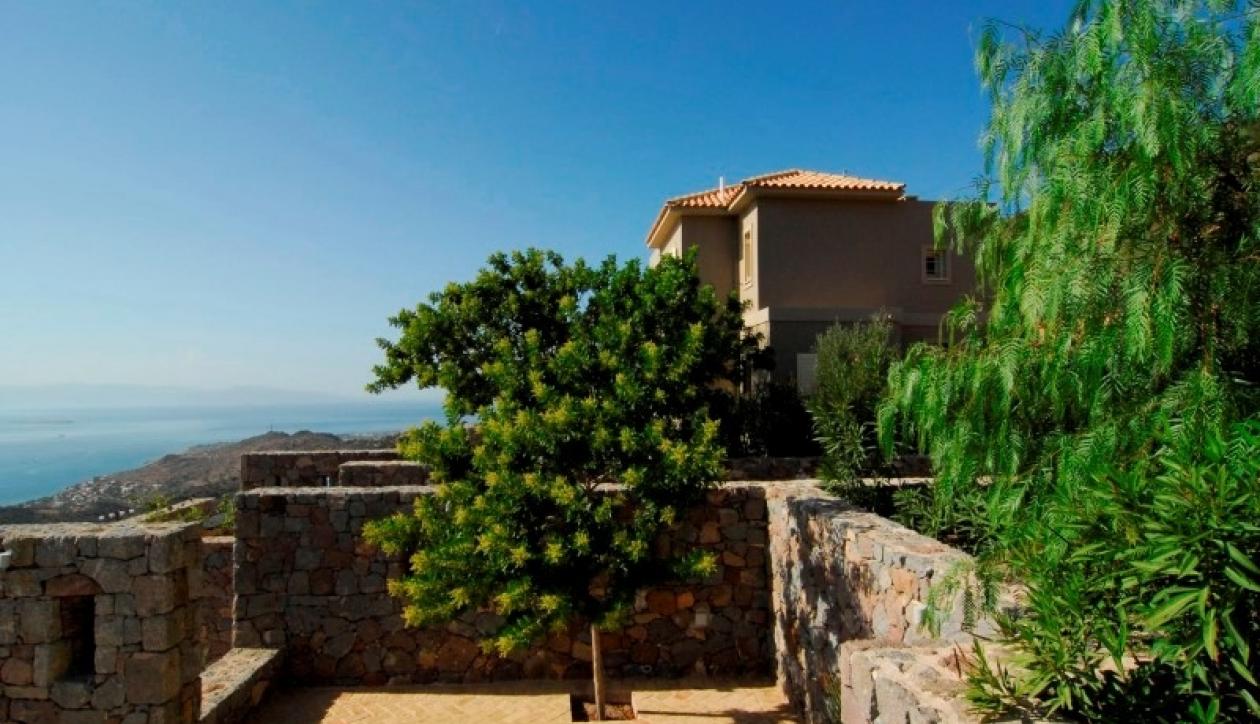Villa with postcard sea views