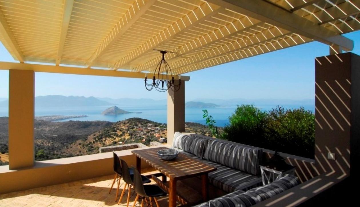 Villa with postcard sea views
