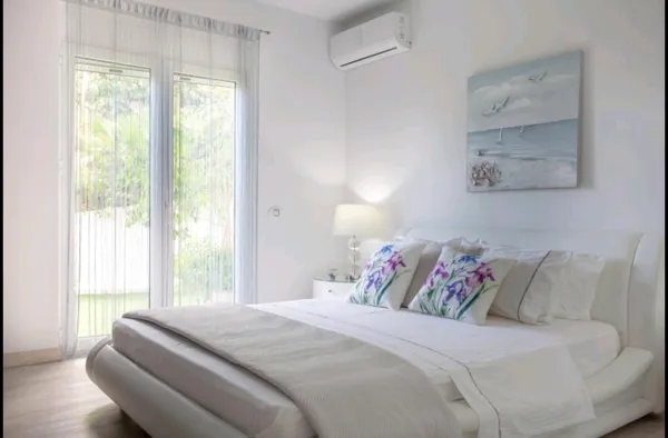Luxury villa in Athens suburbs - Porto Rafti, Attica