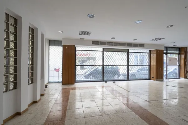 Self-contained office and retail building  - Piraeus, Attica