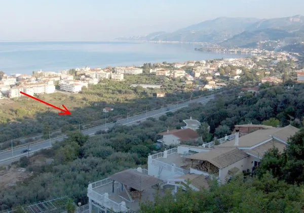 Great located plot with a house in Akrata - Akrata, Achaïa, Peloponnese