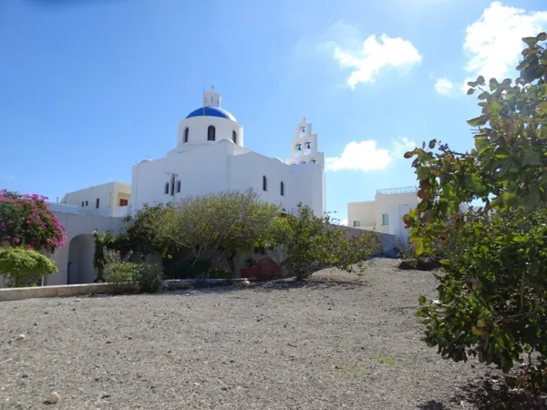 Traditional house on famous Greek island - Oia, Santorini, Cyclades Islands