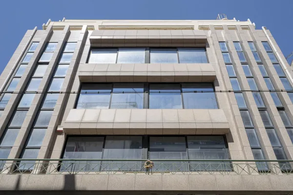 Self-contained office and retail building  - Piraeus, Attica