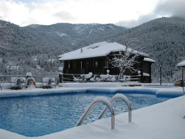 A stunning log chalet type villa in peaceful and verdant location - Domnitsa, Evritania, Central Greece