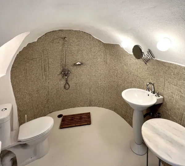 Traditional Restored 4-bedroom house - Pyrgos, Santorini, Cyclades Islands