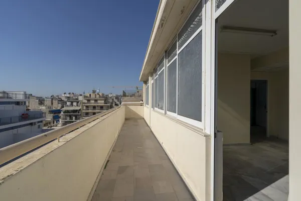 Self-contained office and retail building  - Piraeus, Attica