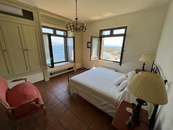 Seafront villa of amazing Tuscan-style interior  - Varnavas, Attica