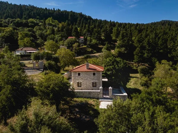 Charming stone mansion, chalet style - Kleitoria, Achaïa, Peloponnese