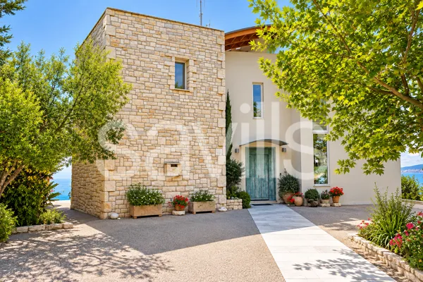 Stunning seafront villa in Verga beach - Kalamata, Messinia, Peloponnese