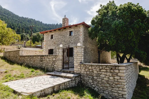 Charming stone mansion, chalet style - Kleitoria, Achaïa, Peloponnese
