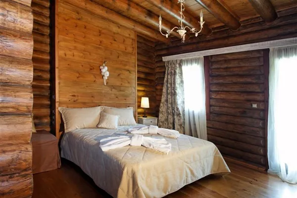 A stunning log chalet type villa in peaceful and verdant location - Domnitsa, Evritania, Central Greece
