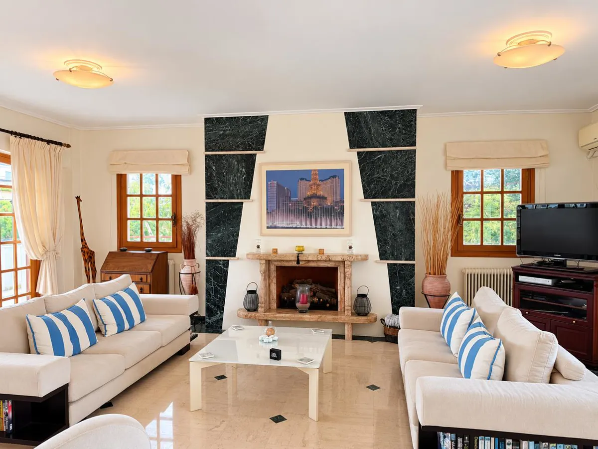 Excellent 3rd-Floor Renovated Penthouse Apartment in Glyfada - Glyfada, Athens, Attica