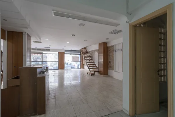 Self-contained office and retail building  - Piraeus, Attica