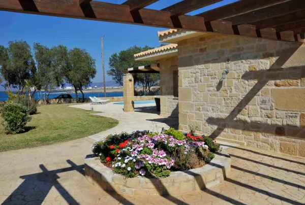 Beachfront villa - Kissamos, Crete