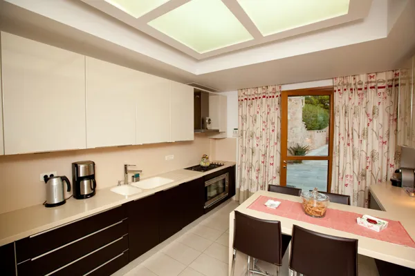 Unique Villa with Swimming Pool in Lagonisi  - Lagonissi
