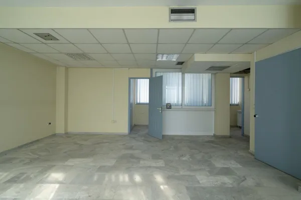 Self-contained office and retail building  - Piraeus, Attica