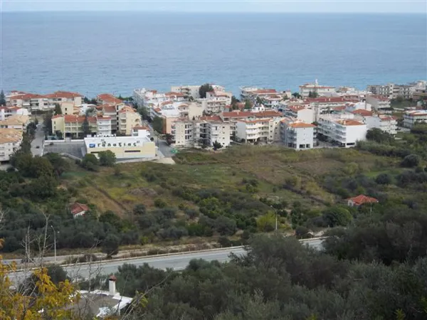 Great located plot with a house in Akrata - Akrata, Achaïa, Peloponnese