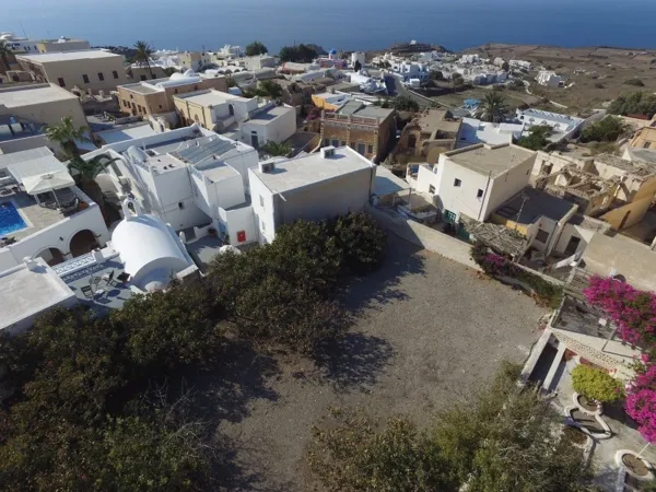 Traditional house on famous Greek island - Oia, Santorini, Cyclades Islands
