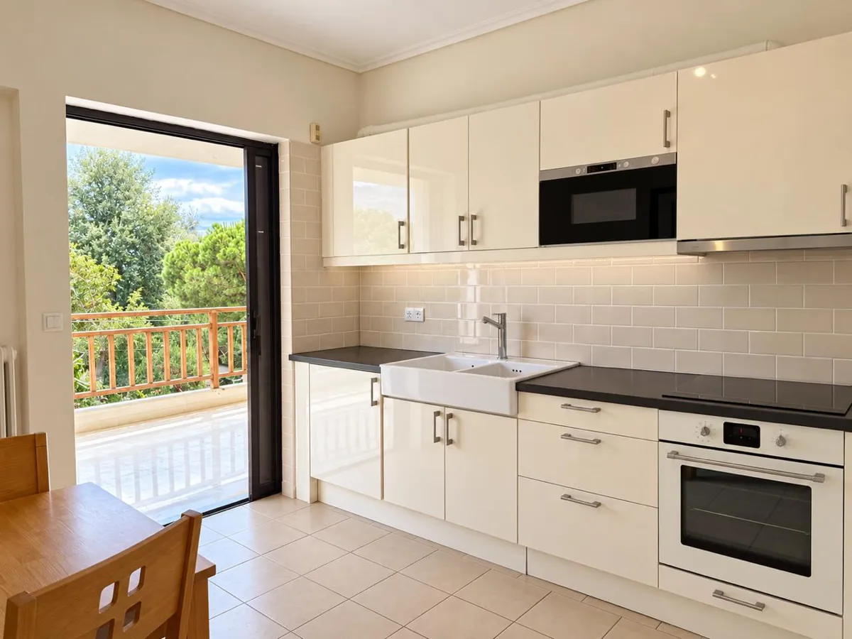 Excellent 3rd-Floor Renovated Penthouse Apartment in Glyfada - Glyfada, Athens, Attica