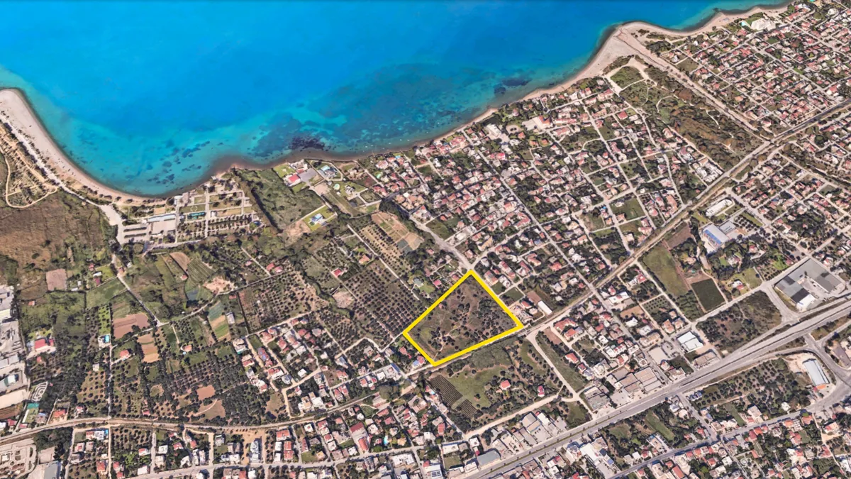 Land plot combining views & development flexibility - Patra, Peloponnese