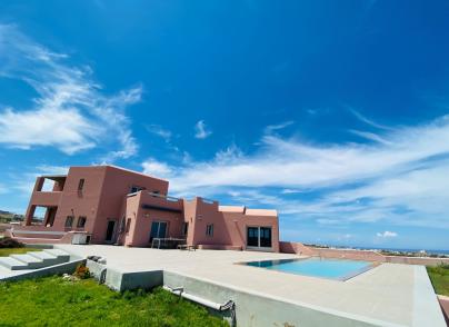 Excellent Cycladic-style villa