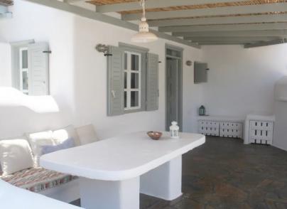 Apartment close to Mykonos town and next to the sea