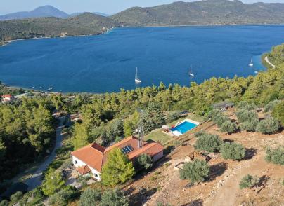 Large estate in North Evia
